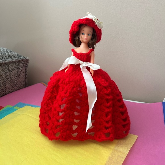 4/$100 Barbie Red Crochet Doll Dress with Hat bathroom toilet paper cover 😎 - Picture 3 of 6